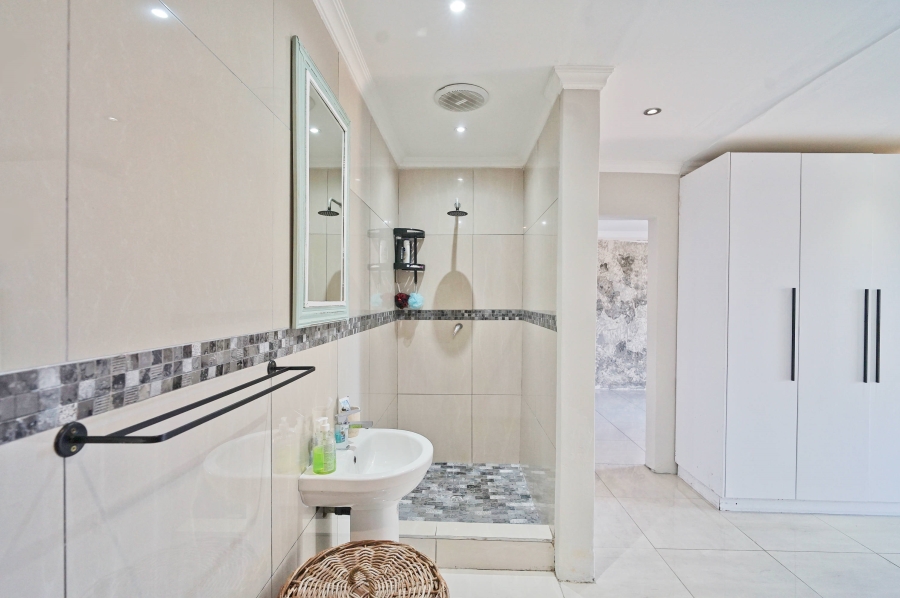 4 Bedroom Property for Sale in Winterstrand Eastern Cape